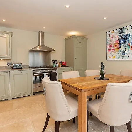 Creamery With Games And Free Parking *