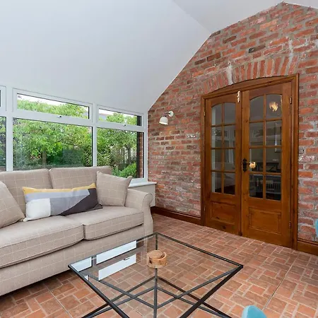 Creamery With Games And Free Parking *