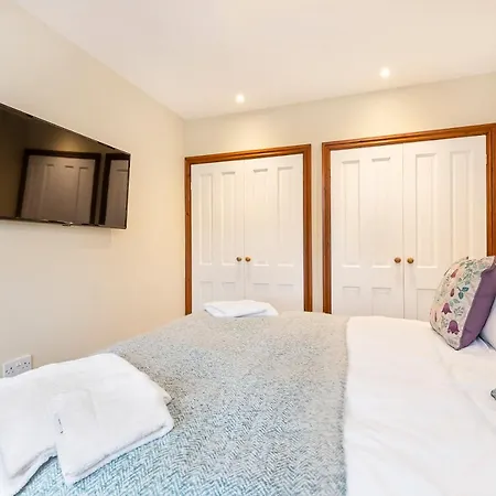 Creamery With Games And Free Parking *