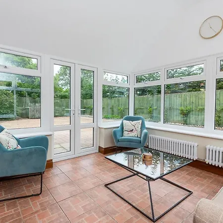 Creamery With Games And Free Parking Apartment York