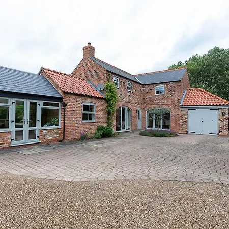 Creamery With Games And Free Parking Apartment