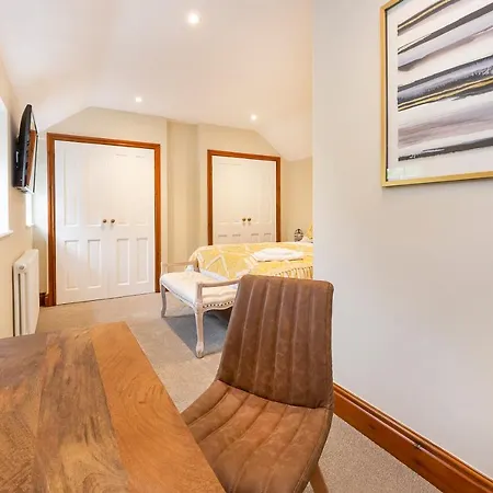 Apartment Creamery With Games And Free Parking York