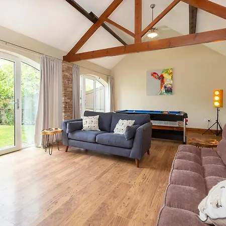 Creamery With Games And Free Parking Apartment York