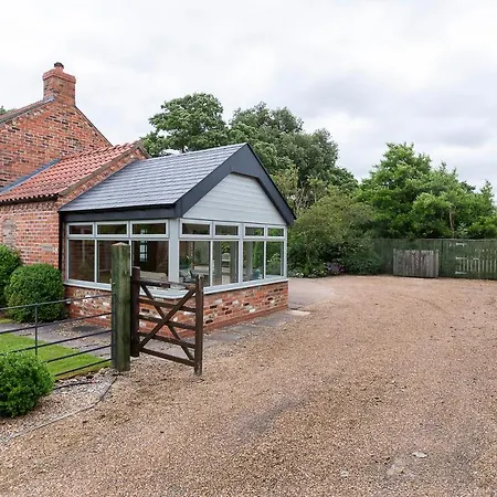 Apartment Creamery With Games And Free Parking *