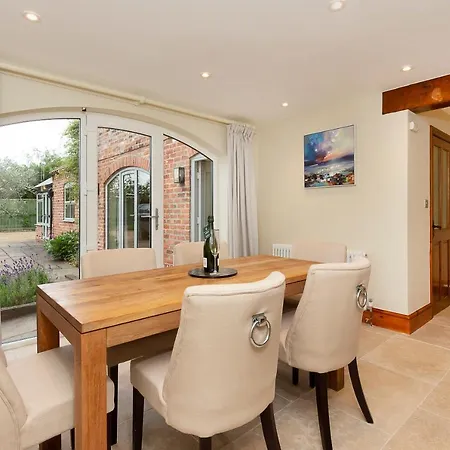 Creamery With Games And Free Parking Apartment York