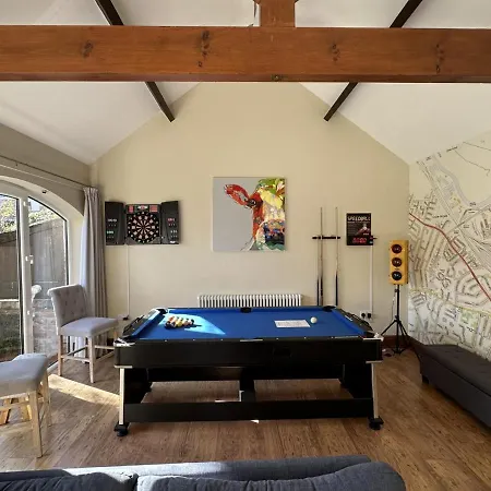 Apartment Creamery With Games And Free Parking York